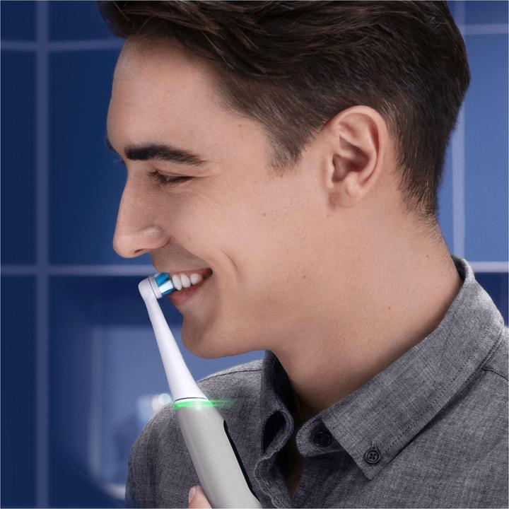 Actual product image Oral-B iO 6S Adult Vibrating Toothbrush (Oscillating toothbrush)