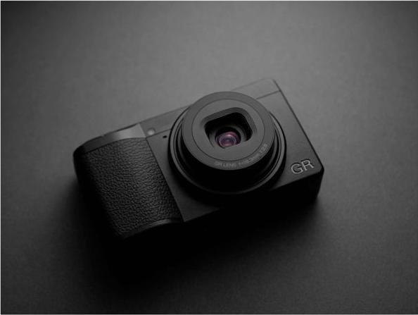 Produktbild RICOH Gr Iii (18.3mm, 24.24 Mpx, APS-C / DX)