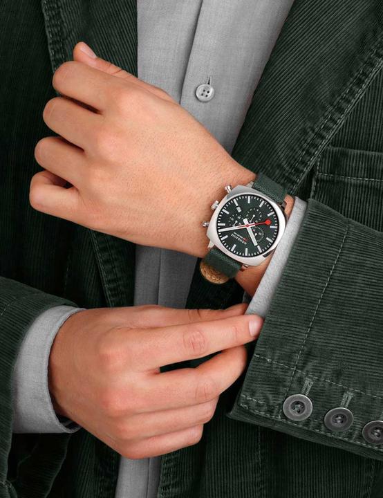 Produktbild Mondaine Grand Cushion (Uhr mit Schmuckstein, 41 mm)