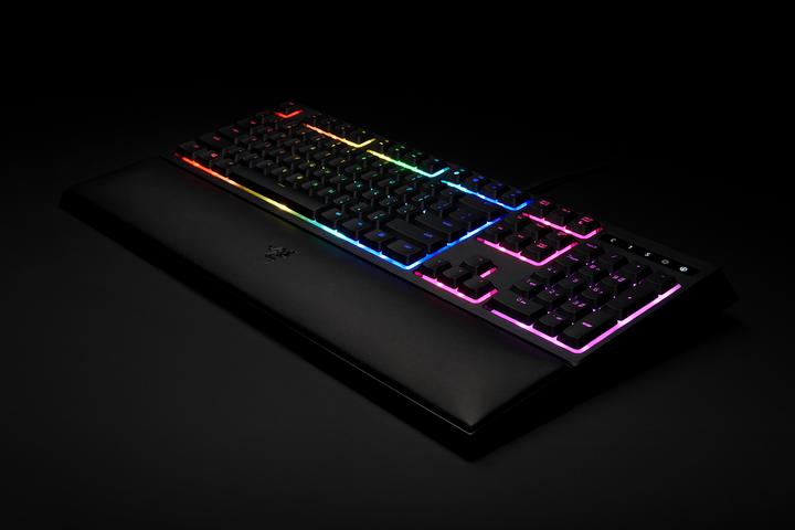 Actual product image Razer Ornata Chroma (DE, Cable)