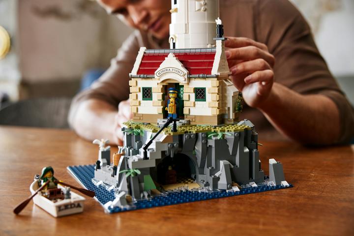 Productafbeelding LEGO Gemotoriseerde vuurtoren (21335, LEGO Ideeën, LEGO Zeldzame Sets)