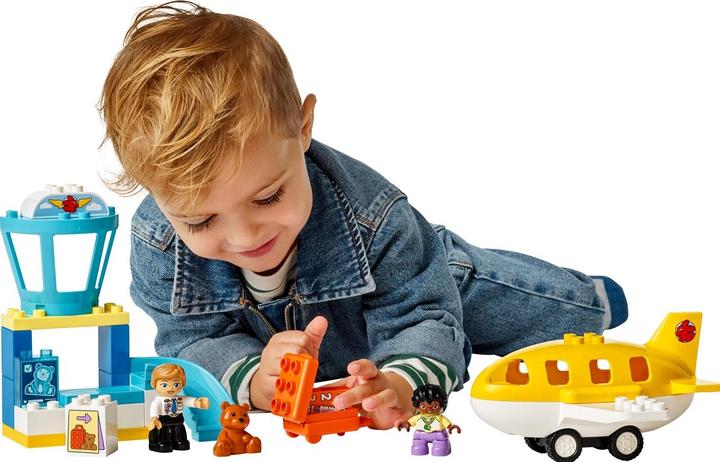 Immagine prodotto LEGO Erster Besuch im Flughafen (10443)