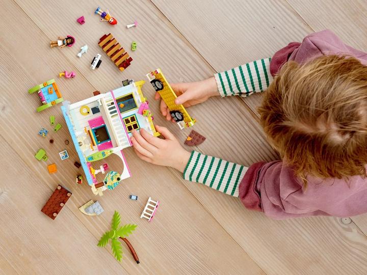 Actual product image LEGO Beach house with pedal boat (41428, LEGO Friends)