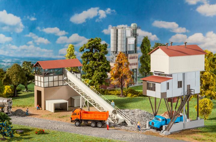 Image du produit Faller La gravière en plusieurs parties, composée d'un silo de stockage avec colombage d'acier pour l'entre