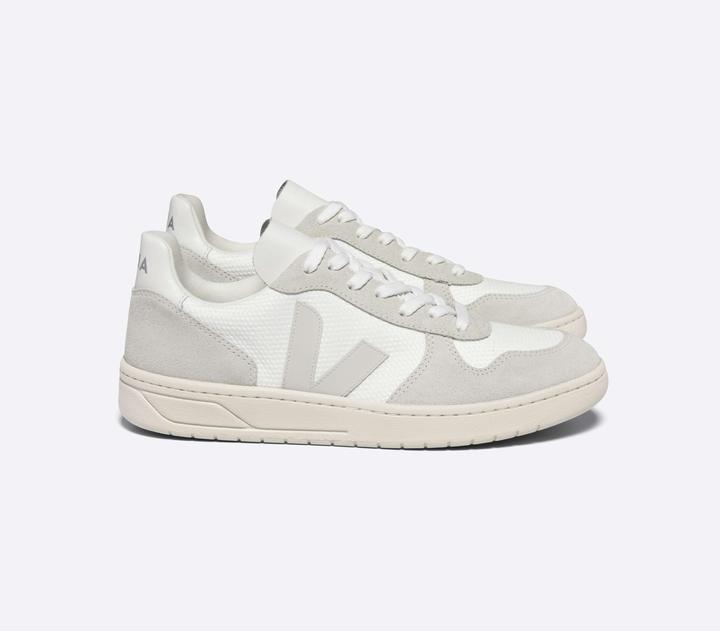 Actual product image Veja V-10 (37)
