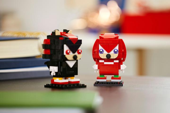 Actual product image LEGO BrickHeadz Sonic the Hedgehog Knuckles & Shadow (40672, LEGO Brickheadz)