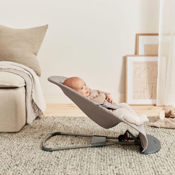 Immagine prodotto BabyBjörn Dondolo morbido, trapunta classica intrecciata, grigio sabbia