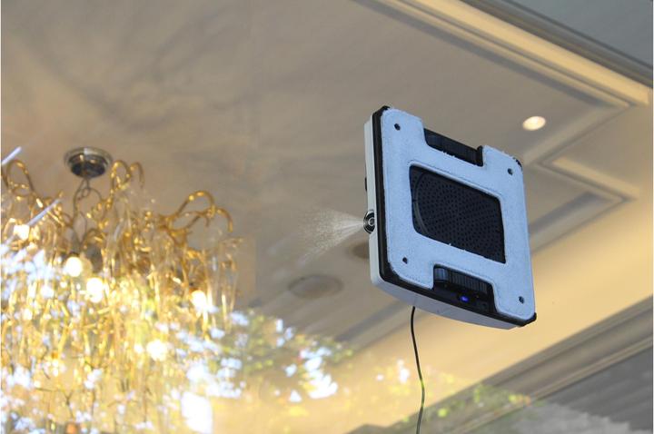Actual product image Hobot 2S