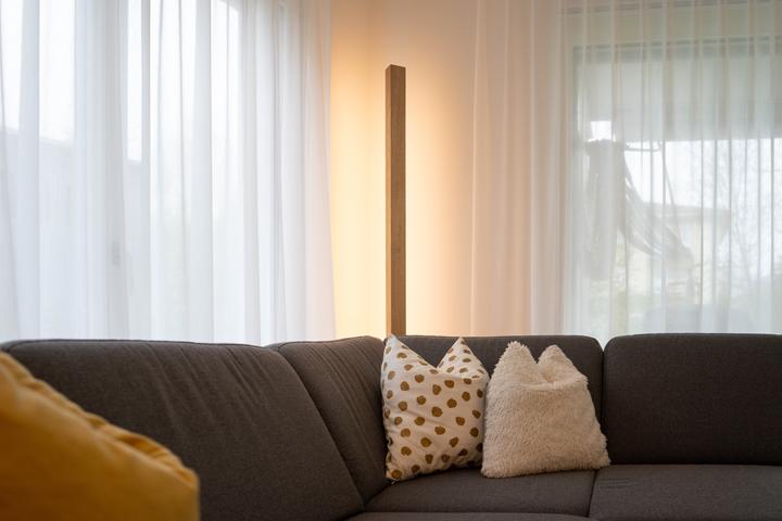 Image du produit kln.swiss Lampadaire en bois Columna (4845 lm)