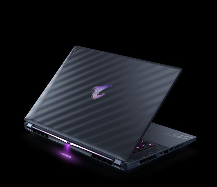 Actual product image Gigabyte Aorus Master 16 RTX 5080 (16", Intel Core Ultra 9 275HX, 32 GB, 2000 GB, CH)
