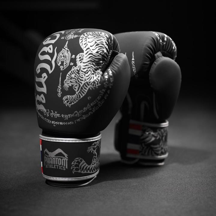 Produktbild Phantom Athletics Boxhandschuhe Muay Thai - Limited Silver Edition (12 OZ, One Size)