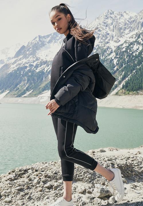 Produktbild Urban Classics Ladies Oversized Hooded Puffer (XS)