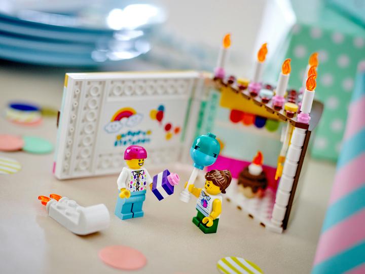 Actual product image LEGO Birthday Cake (40641, LEGO Classic, LEGO Rare Sets)