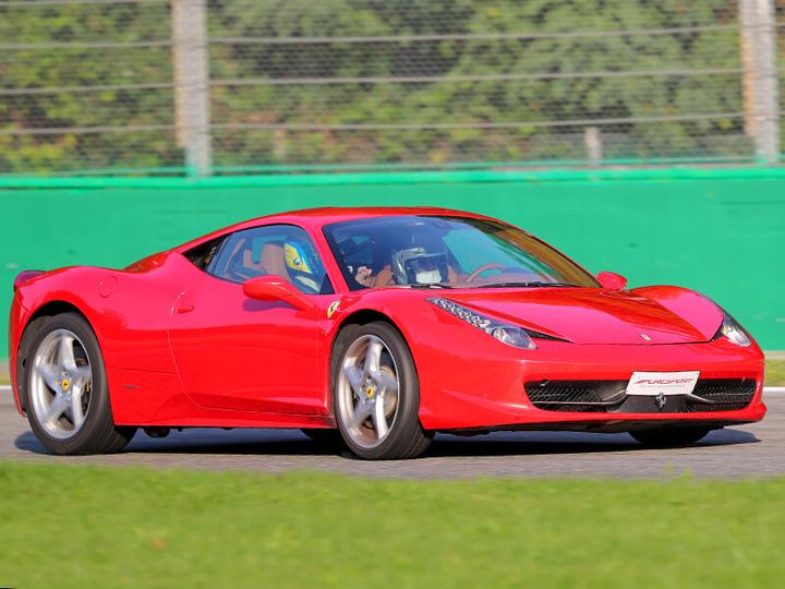 Produktbild Smartbox 1 Runde in einem Ferrari 458 Italia auf dem Hockenheimring (1 Pers.)
