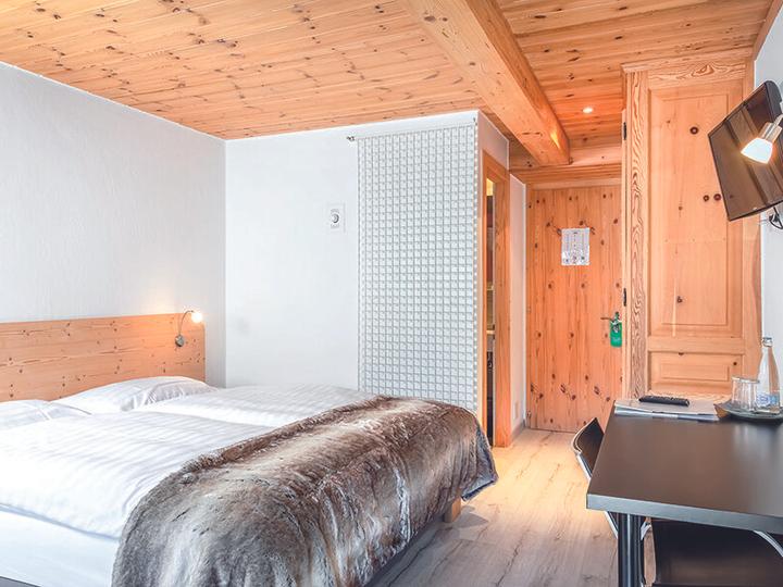 Actual product image Smartbox 1 night with spa and romantic dinner in a bike hotel near Sion (2 pers.)