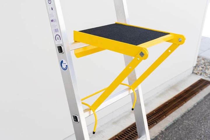 Actual product image Munk R13 step hook-on platform, for rung ladders, powder coated, LxW 375 x 282 mm. (Scaffolding, 37.50 cm)