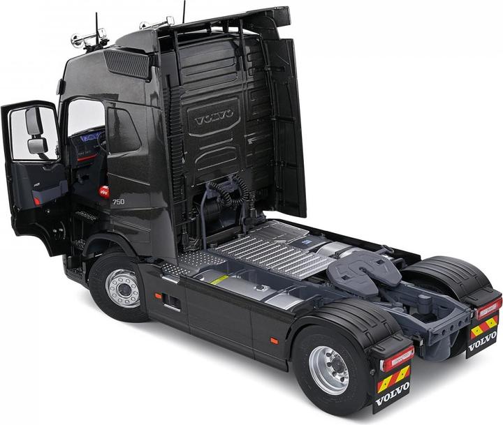 Actual product image Solido 1:24 Volvo Globetr.black