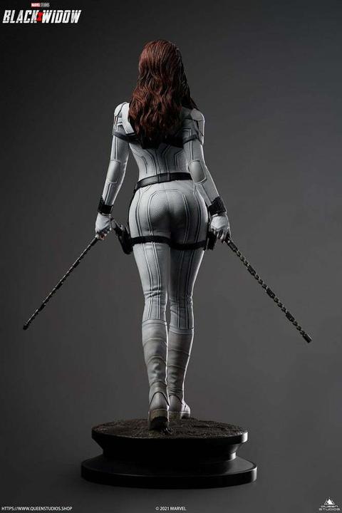 Image du produit Queen Studios Black Widow "Black Widow - Snow Suit Edition" Statue 1/4