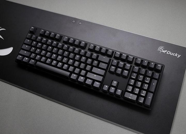 Actual product image Ducky Origin Gaming Keyboard, Cherry MX-Blue (DE, Cable)