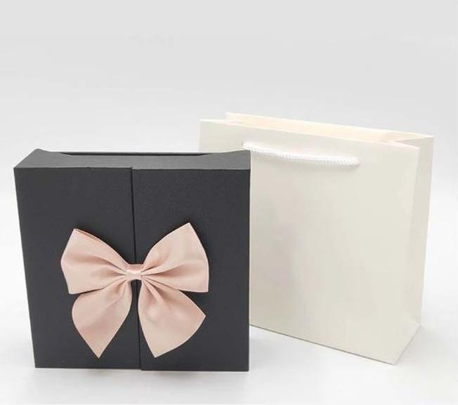 Produktbild MU Style Frame Series Geschenkbox mit Rosen (15.5x15x5.3 cm) (Geschenkbox, 1 x)