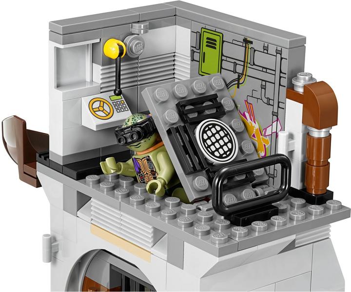 Actual product image LEGO Teenage Mutant Ninja attack on the Turtle hideout (79117)