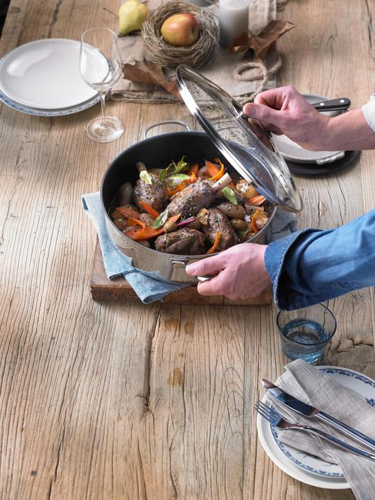 Produktbild WMF Schmorpfanne (28 cm, Bräter + Schmortopf, Edelstahl)