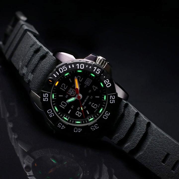 Immagine prodotto Luminox Acciaio Navy Seal Serie 3250 (Orologio sub, 45 mm)
