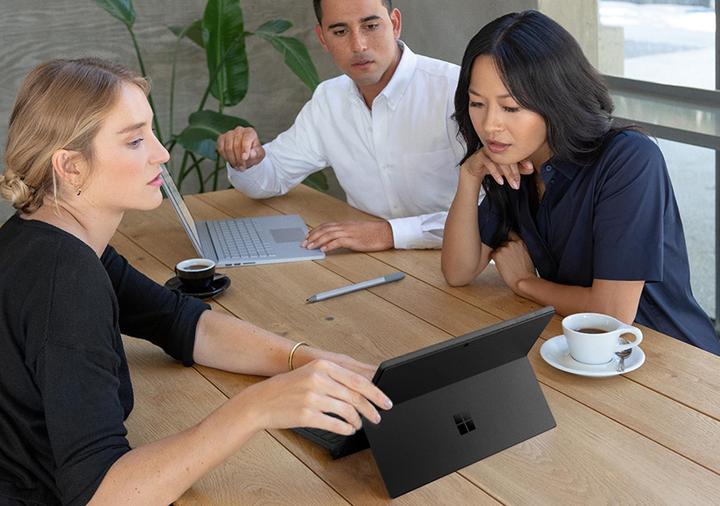 Immagine prodotto Microsoft Surface Pro 7 (12.30", Intel Core i5-1035G4, 8 GB, 256 GB, Senza layout di tastiera)