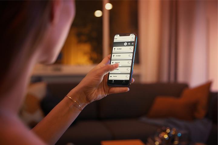 Actual product image Philips Hue White Ambiance (E27, 11 W, 1100 lm, 2 x, F)