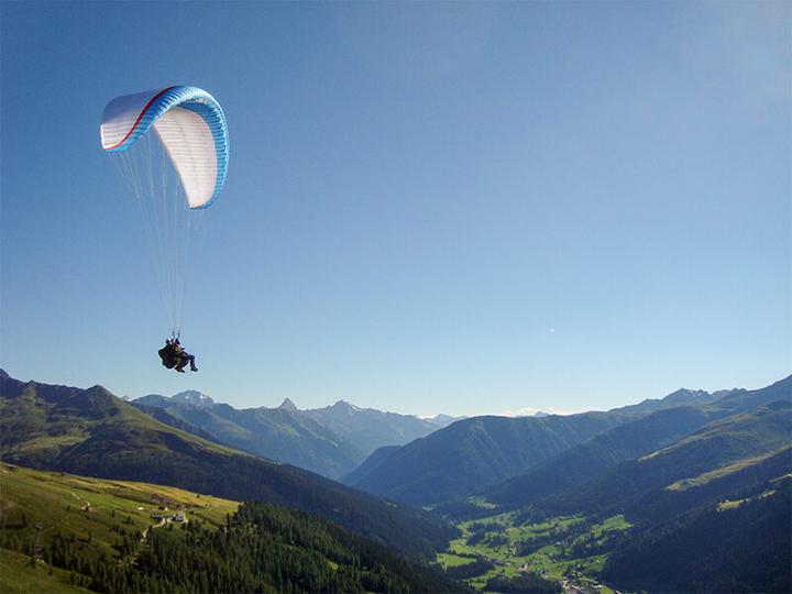 Actual product image Smartbox Tandem paragliding flight to Davos for 2 people (2 pers.)