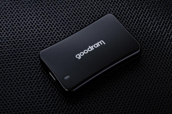 Actual product image Goodram SSDPR-HX200-1K0 (1000 GB)