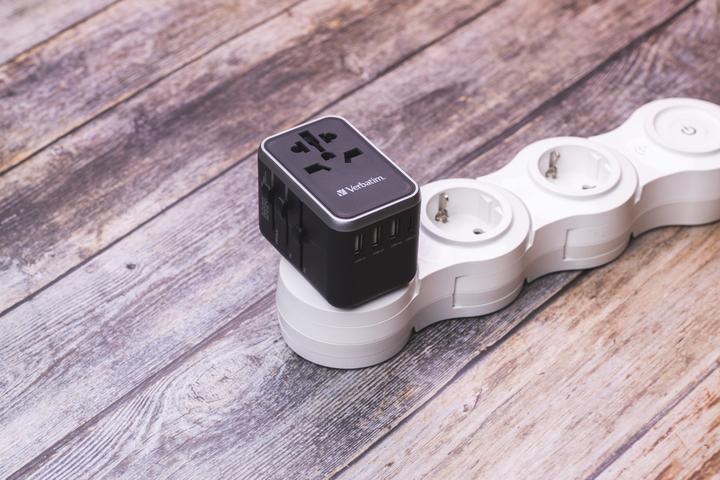Actual product image Verbatim Universal Travel Adapter