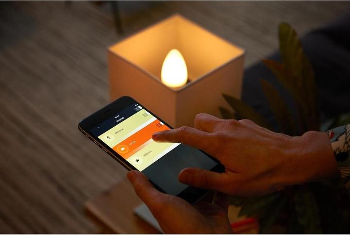 Produktbild Philips Hue White & Color BT (E14, 5.30 W, 470 lm, 1 x, G)