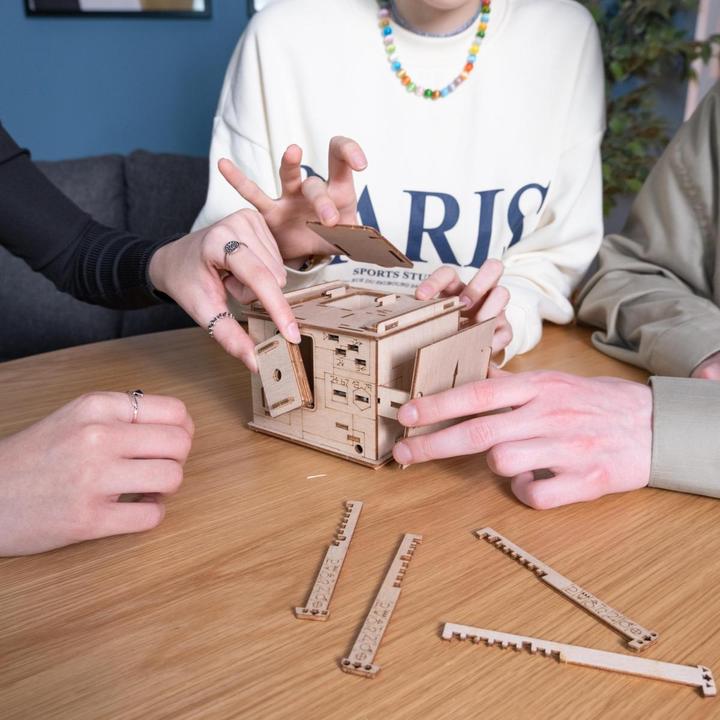 Actual product image Escape Welt Space Box (German)