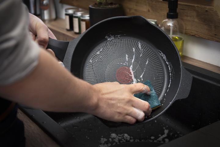Actual product image Tefal Robusto Cast Aluminium Braising Pan 26 cm with Lid (26 cm, Casserole + Stewpot, Cast aluminium)