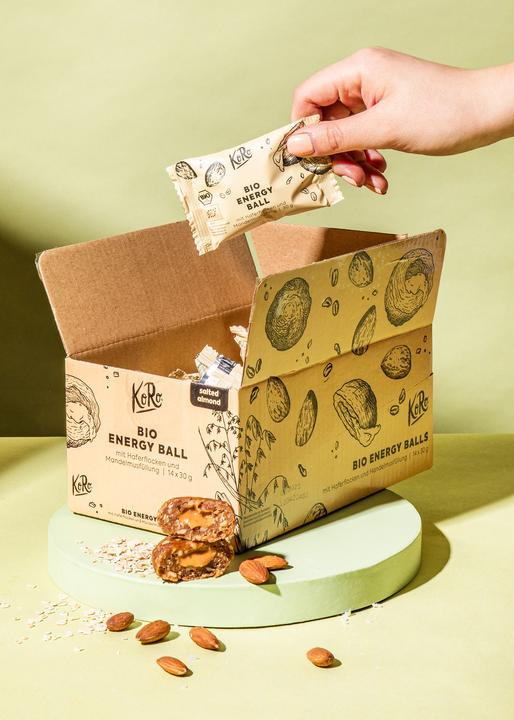 Immagine prodotto KoRo Palla snack biologica a base di datteri con ripieno di fiocchi d'avena, sale e pasta di mandorle (1 pz., 420 g)