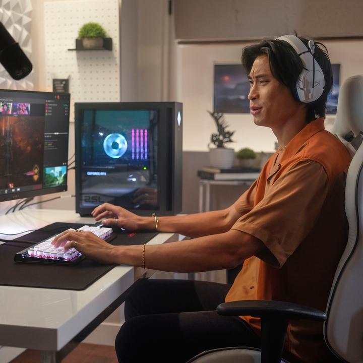 Immagine prodotto HP OMEN GT15-2006ng Gaming Intel i7-14700F 16GB/1TB SSD RTX 4070TiS W11 (Intel Core i7-14700F, 16 GB, 1000 GB, GeForce RTX 4070 Ti Super)