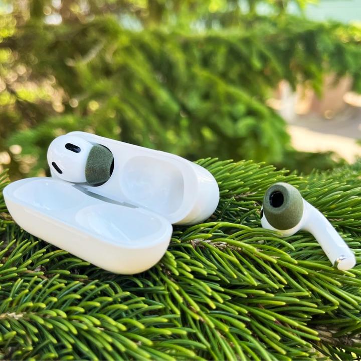 Actual product image Comply Airpods ProGen1&2 Electric Green Medium
