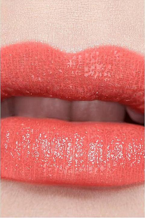 Actual product image Chanel Rouge Coco Baume No 916 (916 Flirty Coral)