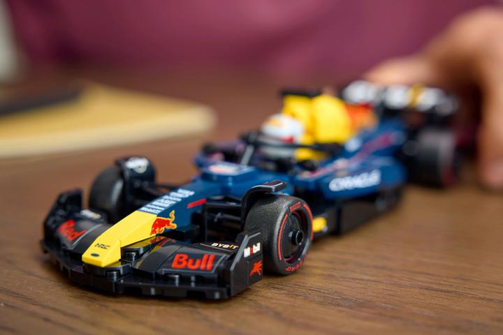 Actual product image LEGO Oracle Red Bull Racing RB20 F1 Rennauto (77243, LEGO Speed Champions)