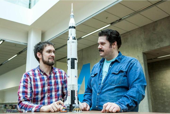 Immagine prodotto LEGO NASA Apollo 11 Saturn V (21309, LEGO Ideas, Set LEGO rari)