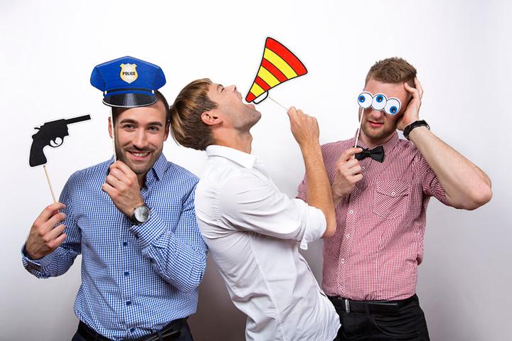 Immagine prodotto Partydeco Set di oggetti fotografici per la festa della polizia da 4 pezzi