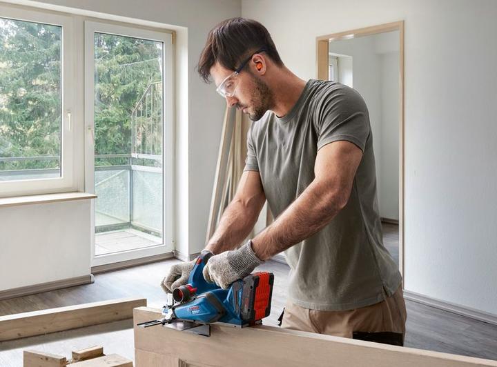 Actual product image Bosch Professional Cordless planer GHO 18V-26, in box