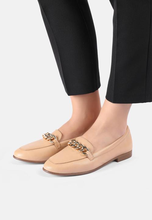 Immagine prodotto Inuovo Questa scarpa slip-on alla moda è realizzata in pelle di alta qualità e con una catena decorativa (39)