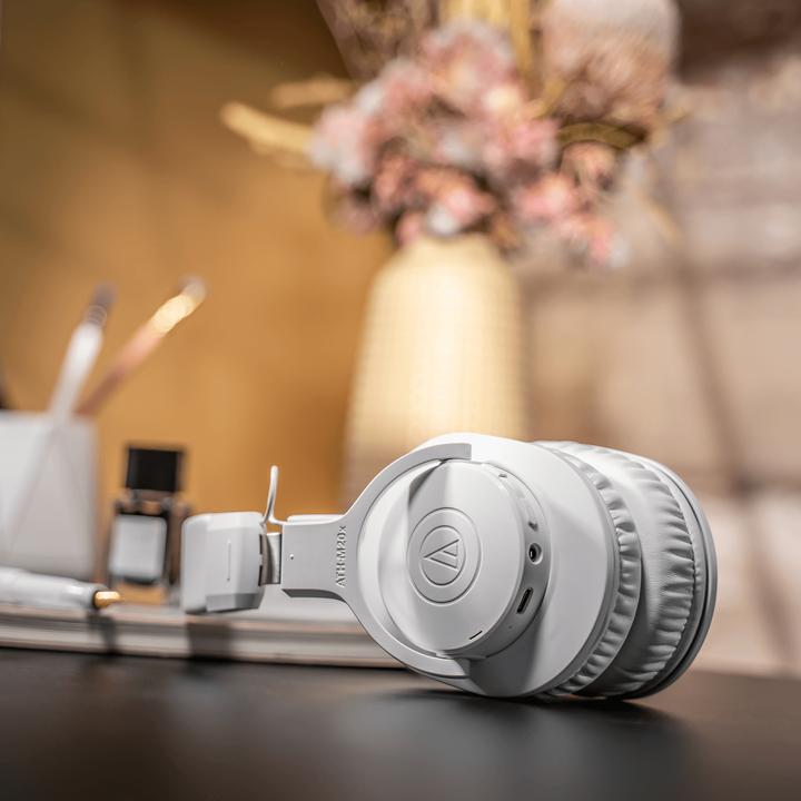 Actual product image Audio-Technica Headphone Athm20xbtwh (60 h, Wireless, Cable)