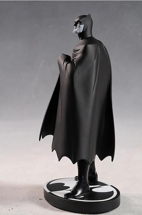 Image du produit DC Direct DC Comics "Batman noir et blanc" Statue par Darwyn Cooke
