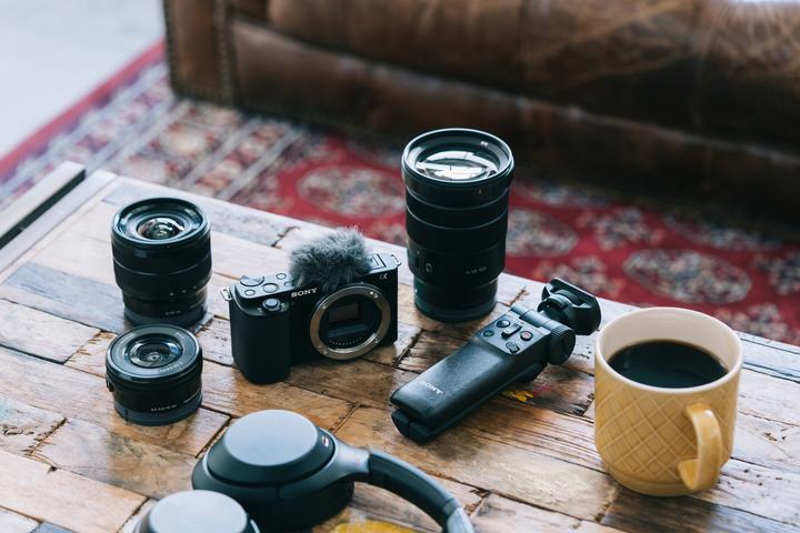 Produktbild Sony Alpha ZV-E10 (24 Mpx, APS-C / DX)
