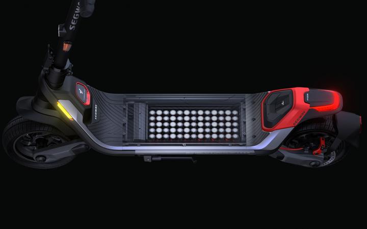 Image du produit Segway-Ninebot KickScooter P100SE par Segway (25 km/h, 100 km, 650 W)