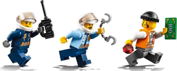 Actual product image LEGO Tow truck on the road (60137, LEGO City)