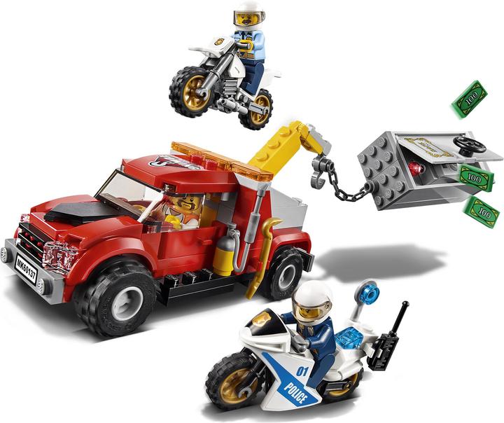 Actual product image LEGO Tow truck on the road (60137, LEGO City)